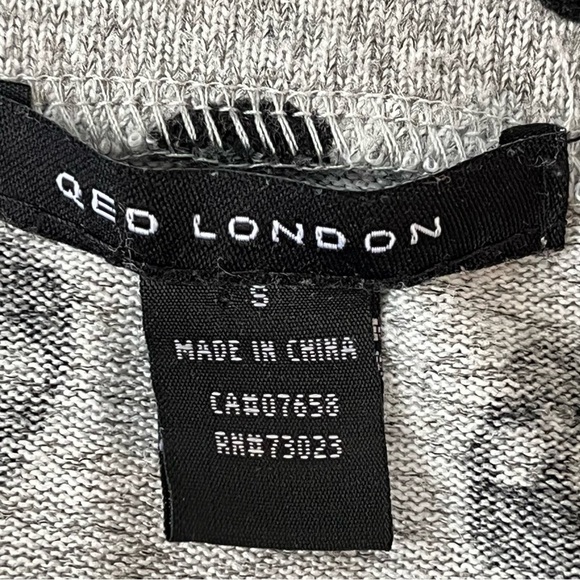 QED London Skull Pattern Knit Elastic Waist Drop Sleeve Top S Whimsigoth Goth - Picture 3 of 7